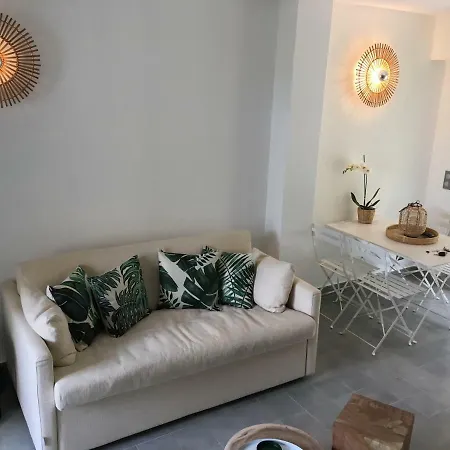 Walking Distance, Sea View House בית נופש