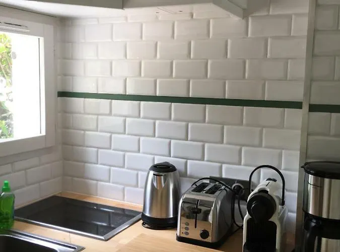 Walking Distance, Sea View House