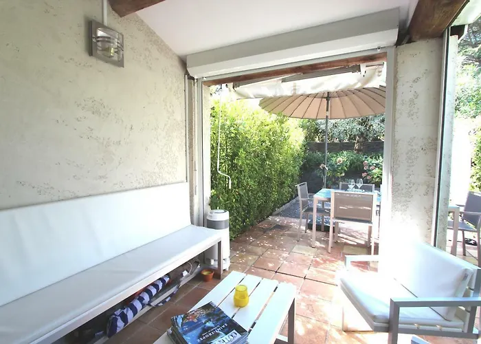 Casa vacanze Walking Distance, Sea View House *